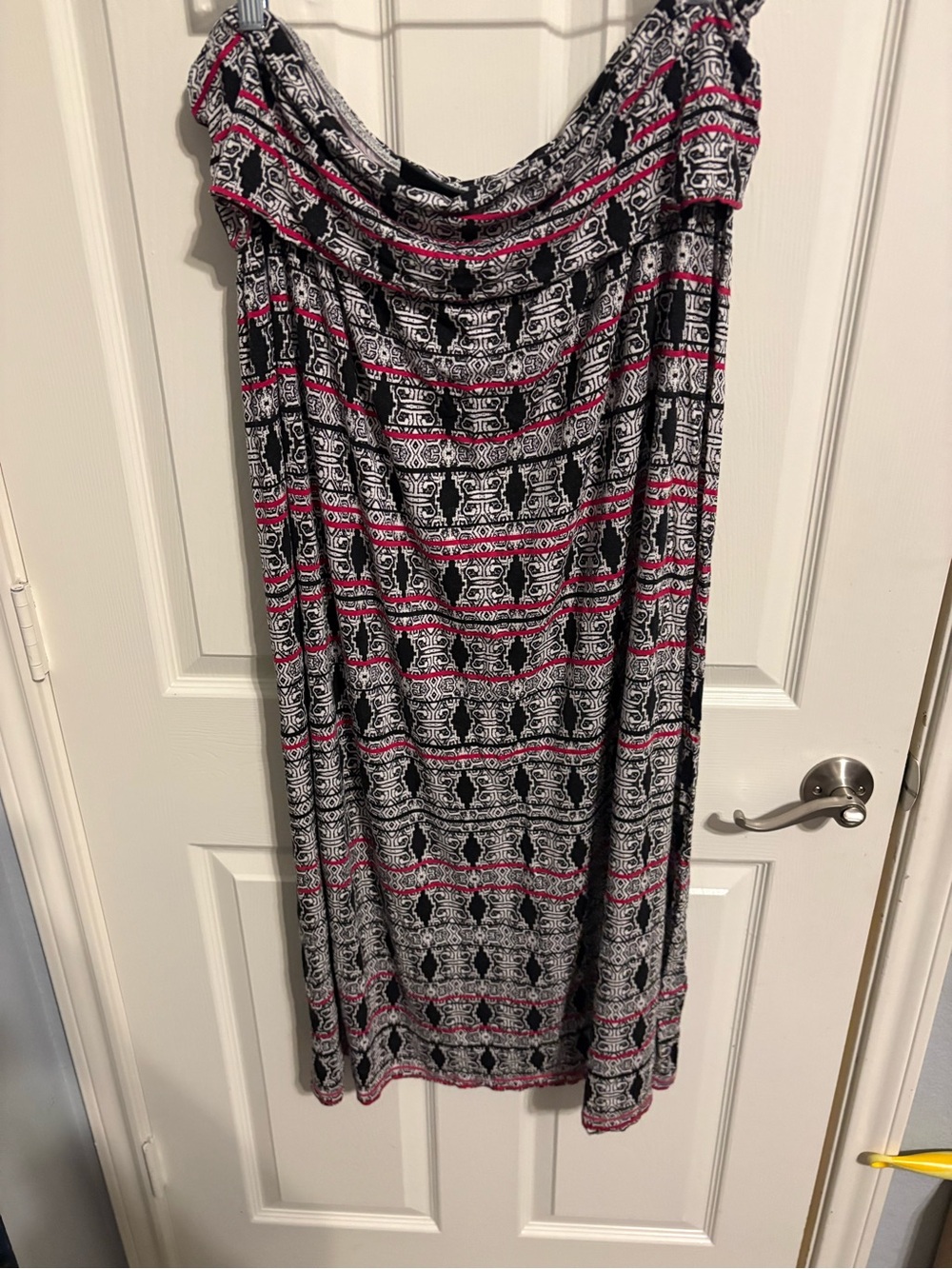 358-Cynthia Rowley Black/pink and White Printed Maxi Skirt
